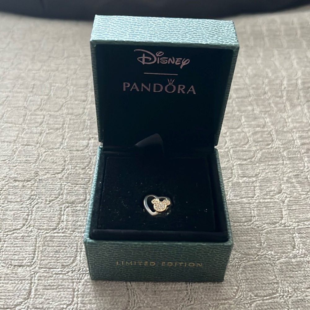 Pandora Mickey and Minnie Love Icon Charm